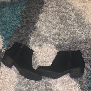 Cute black jessica Simpson boots 🥾